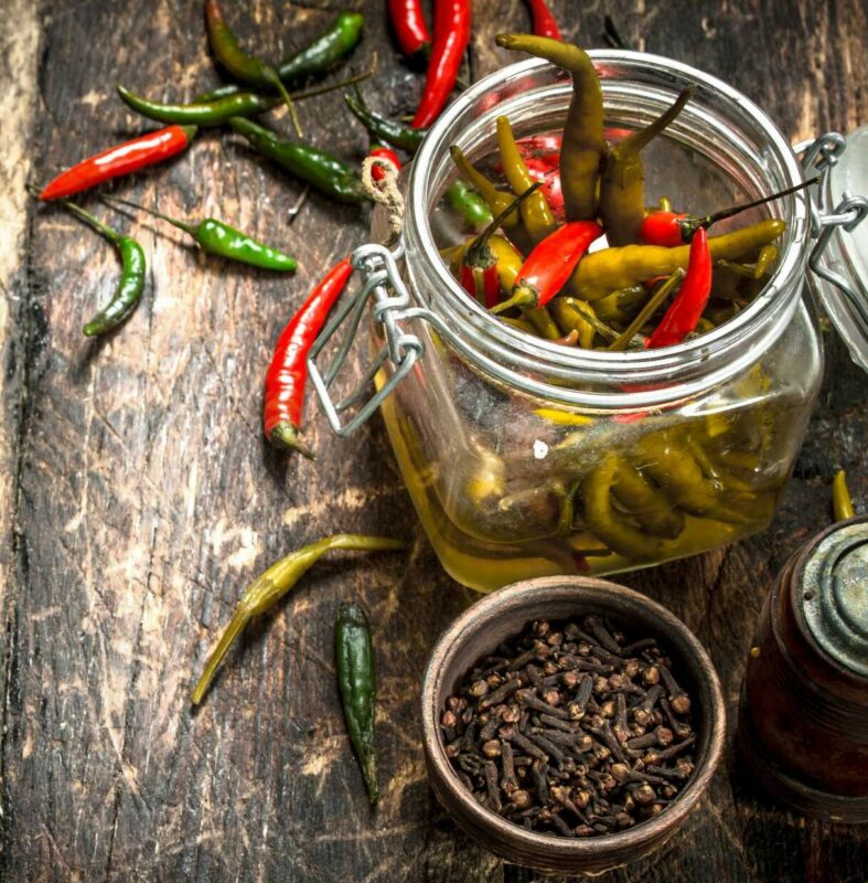 Kiseljenje feferona i chili papričica - volimljuto.live